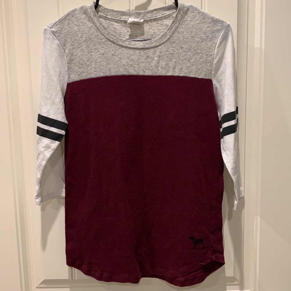 XS VS Pink t-shirt